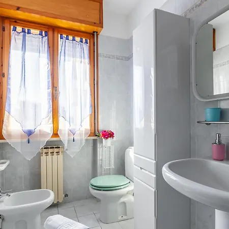 Appartamento Cozy Near The Hospital With 2 Balconies!